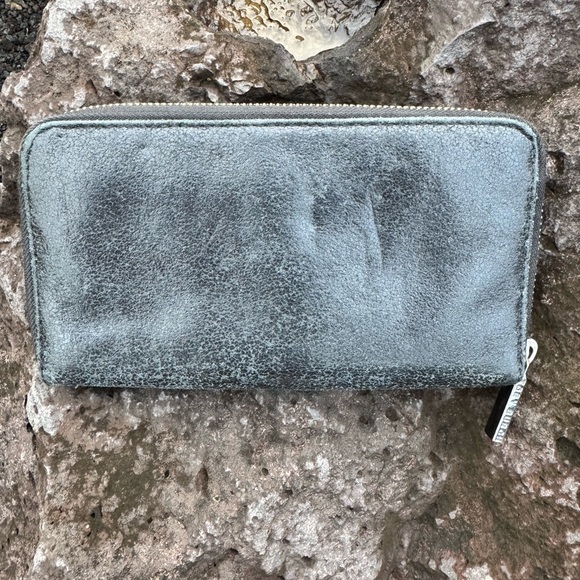 Tory Burch FAIR CONDITION Amanda Black Leather Zip Around Wallet Silver Logo - Picture 4 of 10